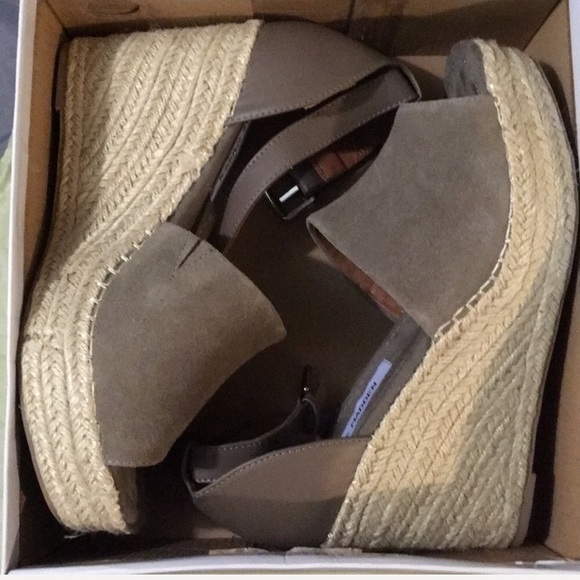 Steve Madden Taupe Suede wedge sandal *firm price* - Picture 2 of 8